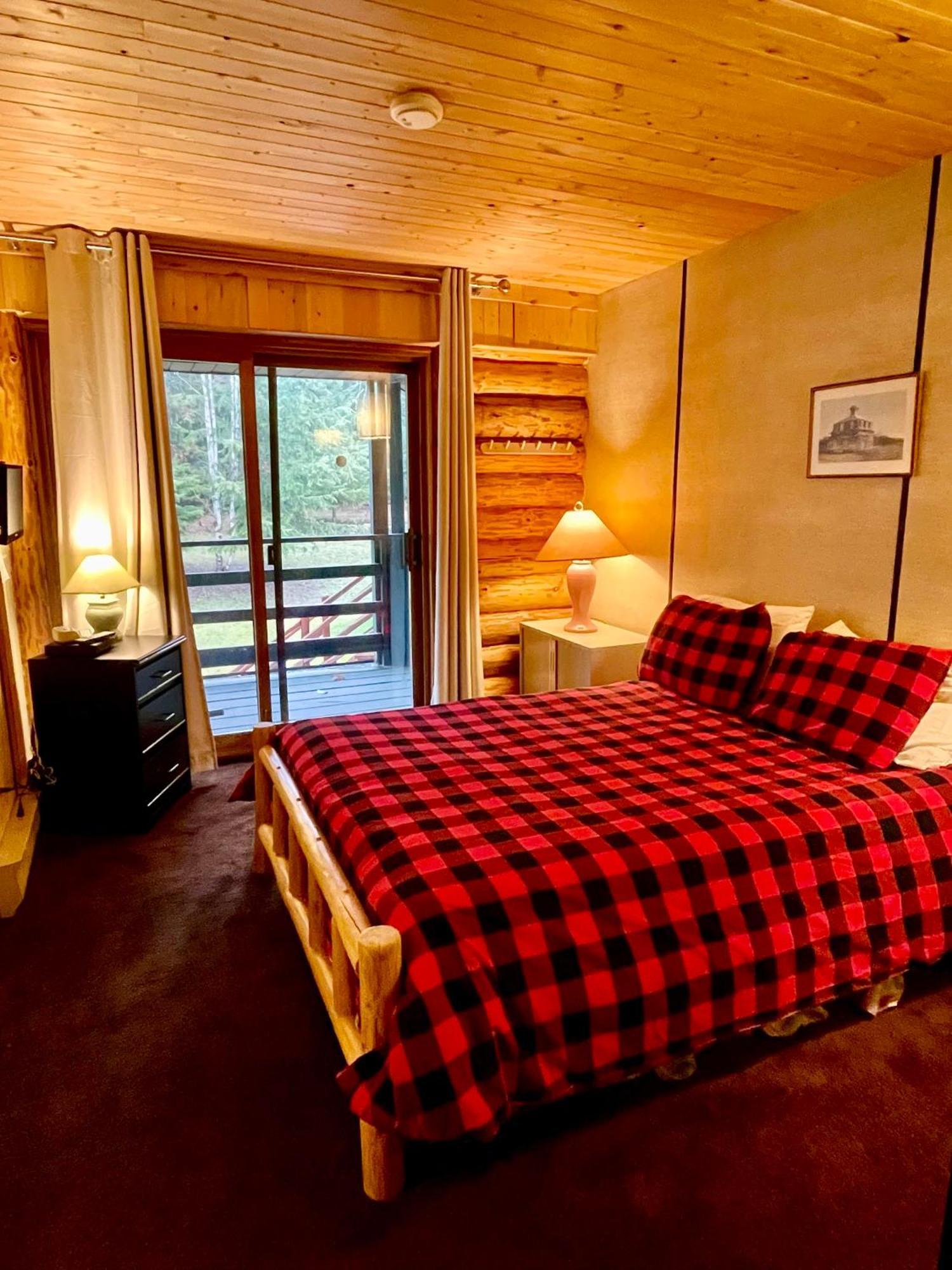Anglemont Inn Екстер'єр фото